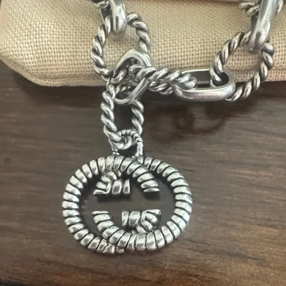 Gucci Silver-Tone Rope Link Bracelet with Interlocking G Charm - Picture 5 of 7